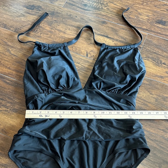 Cupshe Black One Piece Halter Tie Neck Slimming Padded Full Coverage Swimsuit 1X - Picture 5 of 13